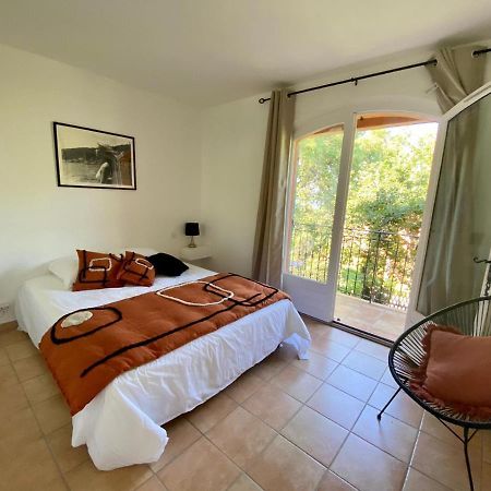 Villa vue mer donnant sur le Golfe de St Tropez, 2 chambres, 6 pers, piscine commune Saint-Tropez Extérieur photo
