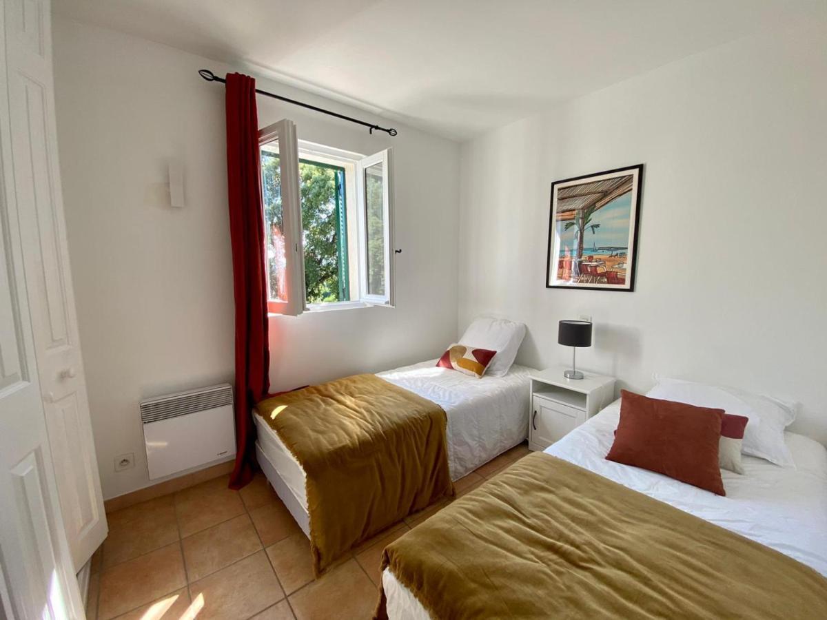 Villa vue mer donnant sur le Golfe de St Tropez, 2 chambres, 6 pers, piscine commune Saint-Tropez Extérieur photo