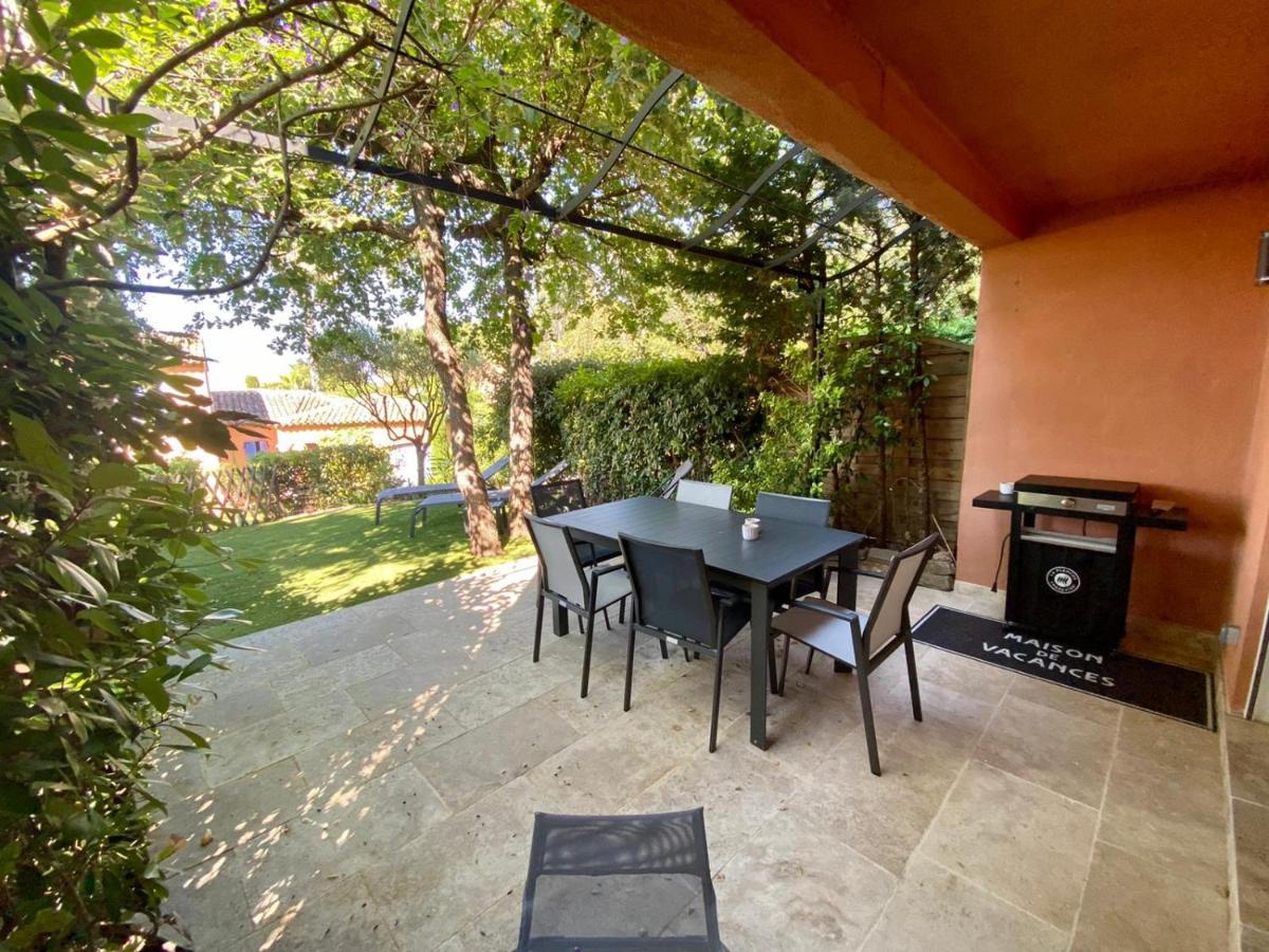 Villa vue mer donnant sur le Golfe de St Tropez, 2 chambres, 6 pers, piscine commune Saint-Tropez Extérieur photo